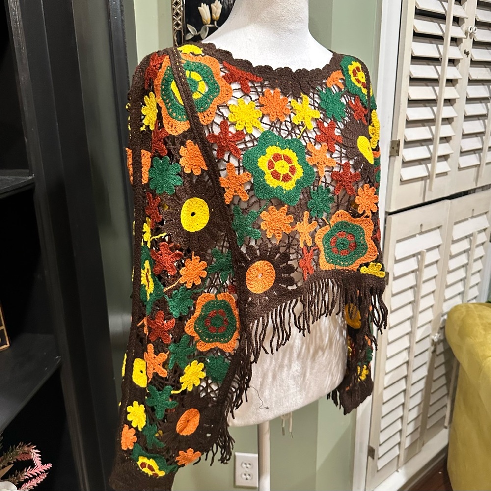 House of Harlow 1960 NWT Crochet Floral Fringe Poncho – One Size - Picture 3 of 10